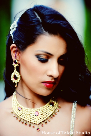 indian-wedding-bride-beauty-shot-gold-necklace-red,Portraits
