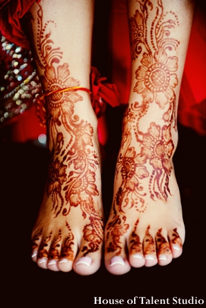 indian-wedding-henna-feet-legs,Mehndi,Artists