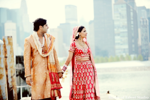 indian-wedding-portrait-bride-groom-red-lengha,Portraits