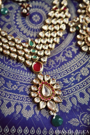 The Indian wedding bridal jewelry.