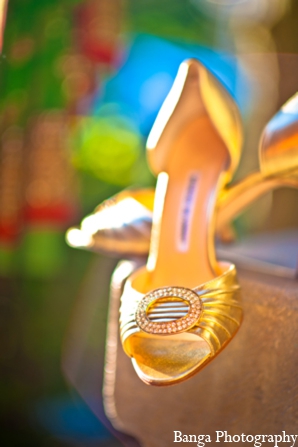 The bride work gold flats for the Indian wedding ceremony
