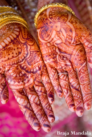 indian-wedding-henna-hands-tradtional