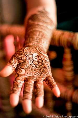 indian wedding mehndi ceremony bride artist