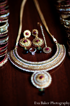 indian-wedding-bride-detail-jewelry-gold-silver