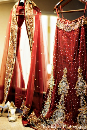 indian-wedding-bride-detail-lengha-red-gold