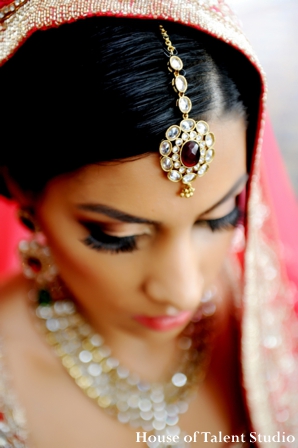 indian-wedding-bride-gold-jewel-tikka-diamond