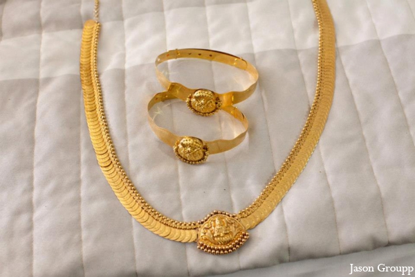 The Indian wedding gold brida jewelry