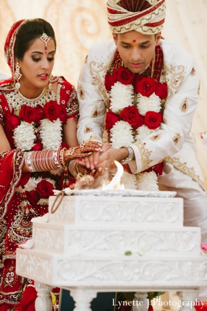 indian-wedding-ceremony-bride-groom-cake