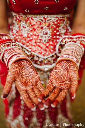 indian-wedding-getting-ready-mehndi