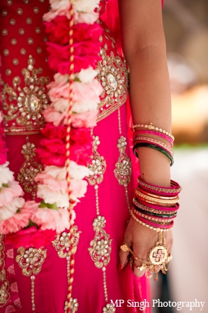 indian-wedding-lengha-bangles-gold