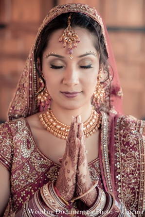 indian-wedding-bridal-portrait-praying-hands