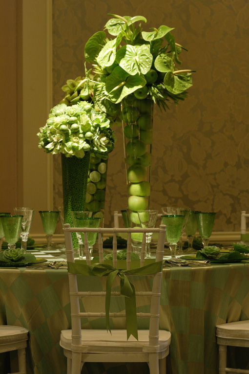 Indian-wedding-green-table-centerpiece-idea