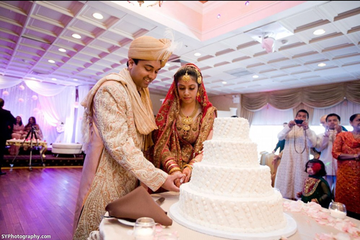 Indian-wedding-cake-white-red-bridal-lengha