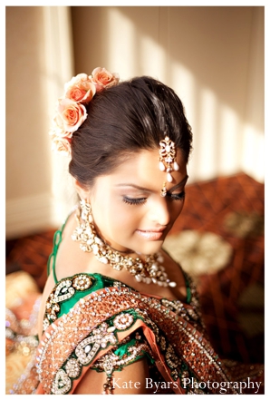 Indian bride wears beautiful Indian bridal jewelry set to her indian wedding reception.