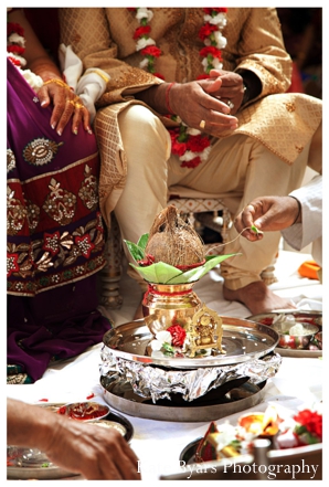Indian wedding traditions pictured in indian wedding photography.