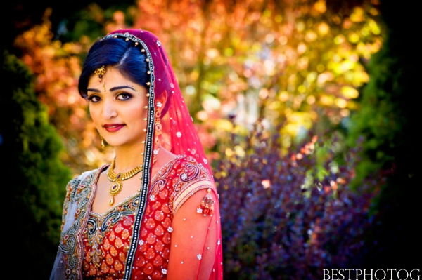 Professional Indian wedding photography captures this New Jersey Indian bride.