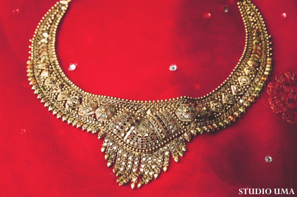 Indian bridal jewelry set includes gold necklace.
