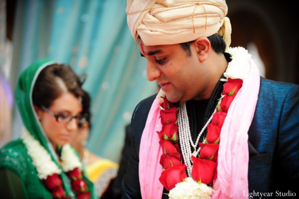 Indian bride and groom wear traditional indian wedding jaimala.