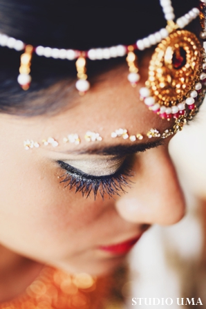 closeup of indian bridal jewelry for indian bride.