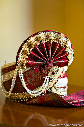 indian-wedding-groom-traditional-wedding-hat-red