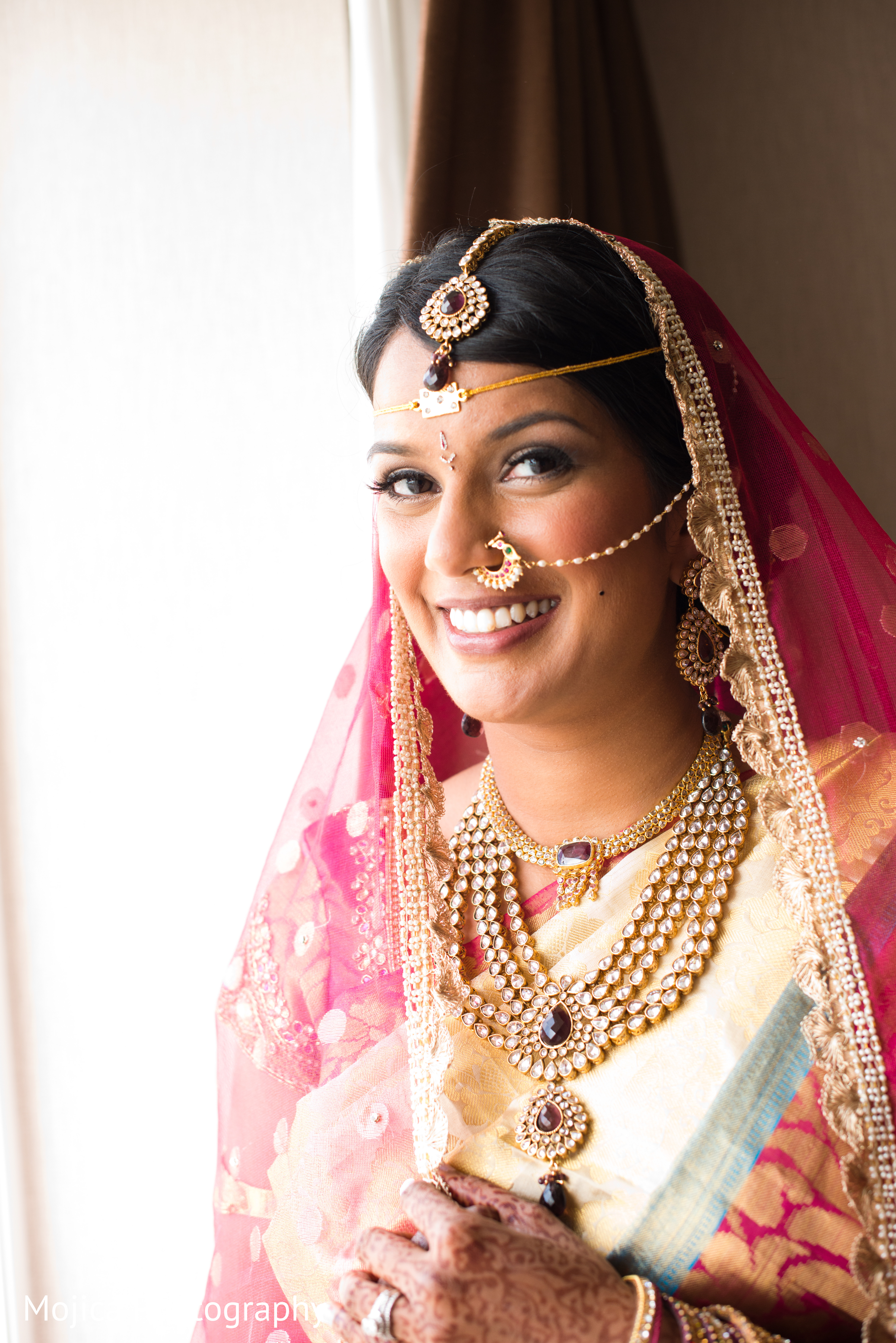 Bridal Makeup Tips to Look the Perfect Bengali Bride 2023 | Bengali bride,  Indian bridal photos, Indian wedding photography poses