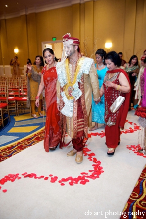 http://www.maharaniweddings.com/wp-content/gallery/baltimore-maryland-cb-art-photography-328/indian-wedding-ceremony-groom-entrance.jpg